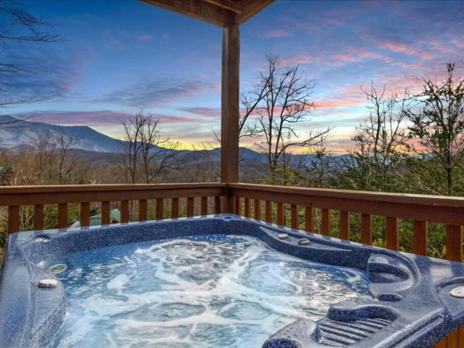 Villa Breathtaking Views Of The Smokies, 3 Mins To Gatlinburg Exterior foto